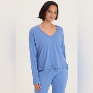 WEARABLES
ODILIA HIGH-LOW LONG SLEEVE V-NECK TOP
 In Shasta Lake